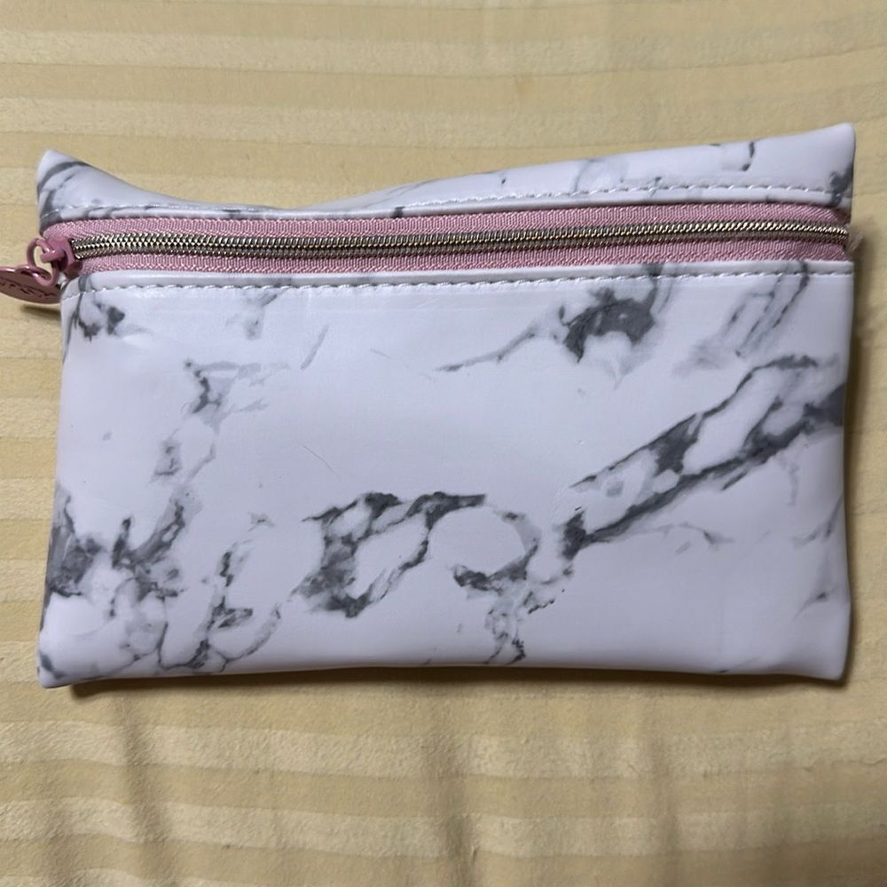 IPSY travel or cosmetic bag, tassle zipper pull NWOT